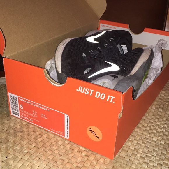 Nike Shoes - WMNS NIKE LUNARGLIDE 6 Black/WhitePRPlatinu